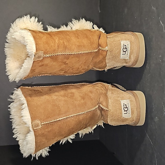 UGG Bailey Button Triplet II Boot in Chestnut Suede S/N 1962 Size 5 F100111 - Picture 5 of 14